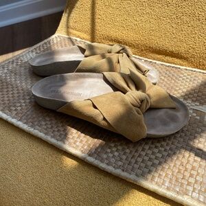 Suede slides